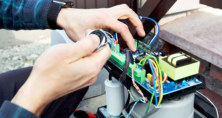 Automatic Driveway Gate Repair in Town 'n' Country, FL