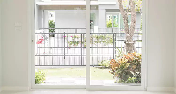 Balcony Screen Door Repair in Town 'n' Country, FL