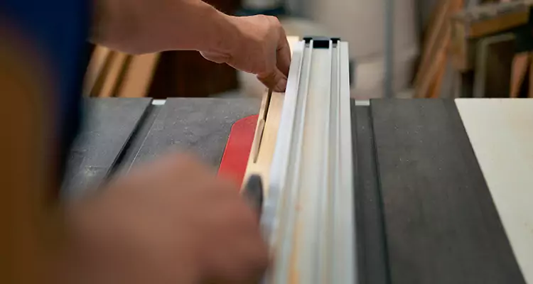 Bifold Door Seal Repair in Town 'n' Country, FL