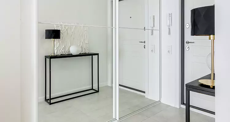 Mirrored Bifold Closet Doors Repair in Town 'n' Country, FL