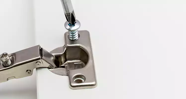 Screen Door Hinge Repair in Town 'n' Country, FL