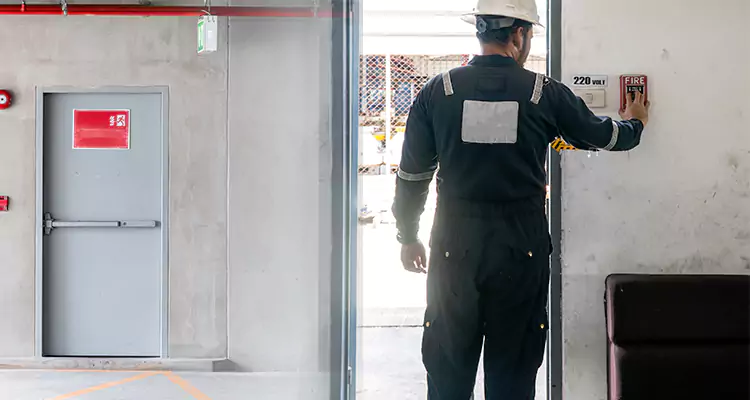 Emergency Fire Exit Door Repair in Town 'n' Country, FL