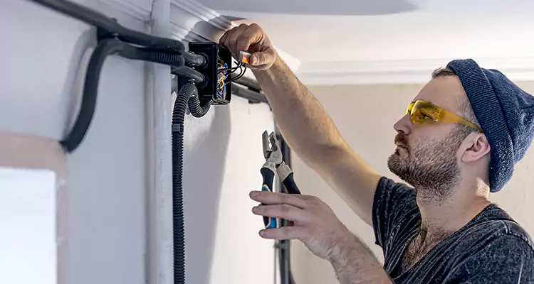 Garage Door Opener Cable Repair in Town 'n' Country, FL