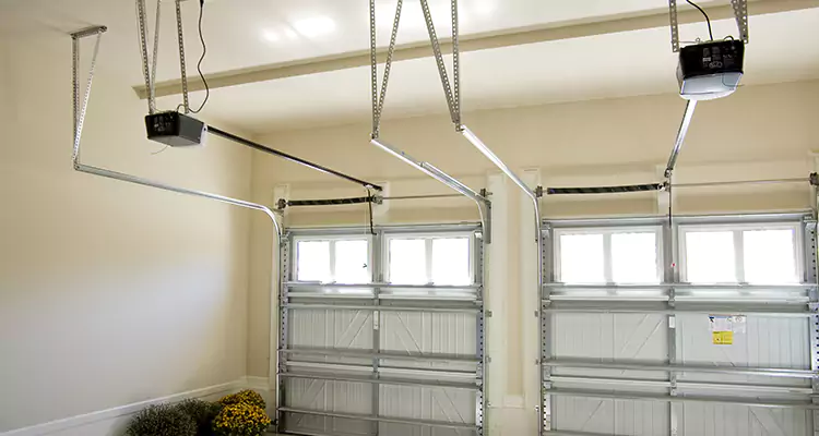 Residential Emergency Garage Door Repair in Town 'n' Country, FL