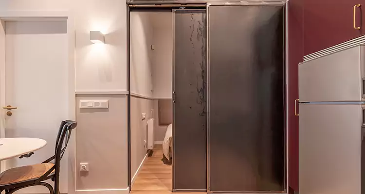 We Fix Closet Sliding Door in Town 'n' Country, FL