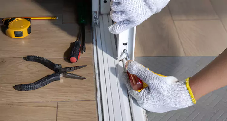 Screen Door Wheel Replacement in Town 'n' Country, FL