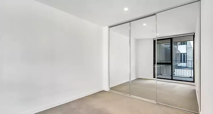 Why Homeowners Choose Us for Sliding Mirror Door Replacement in Town 'n' Country, FL