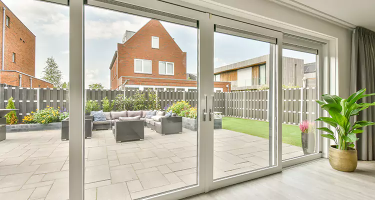 Best Sliding Screen Door Replacement Company in Town 'n' Country, FL