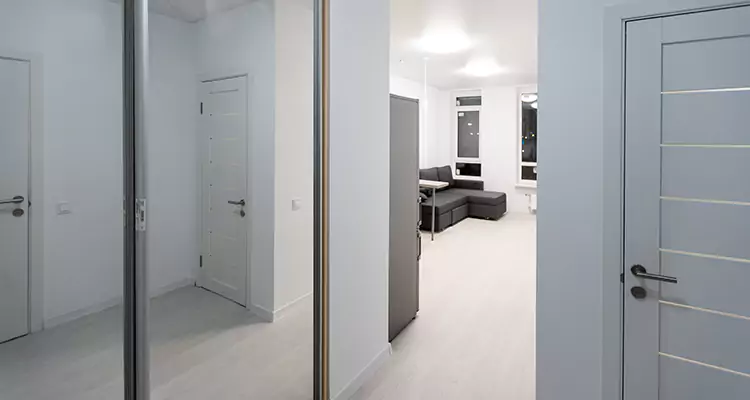 Modern Mirrored Closet Doors Repair in Town 'n' Country, FL