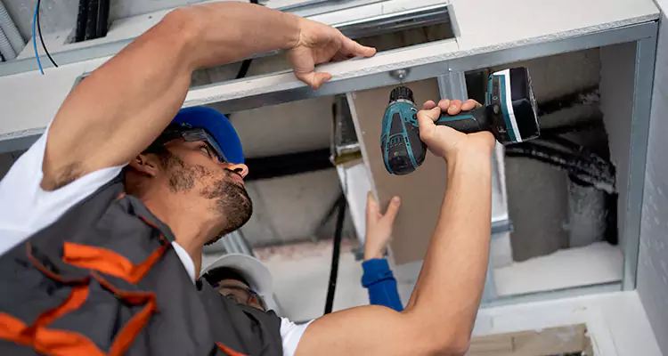 Emergency Overhead Door Repair in Town 'n' Country, FL