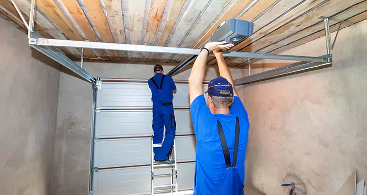 Garage Door Opener Technician in Town 'n' Country, FL