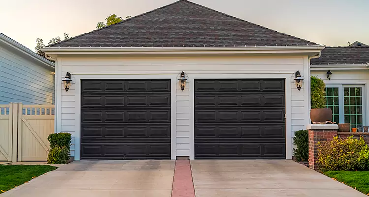 Residential Local Garage Door Repair in Town 'n' Country, FL
