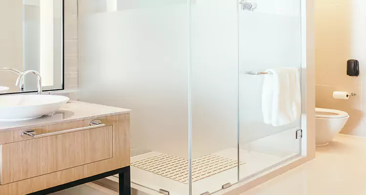 Expert Shower Door Fix and Repair in Town 'n' Country, FL