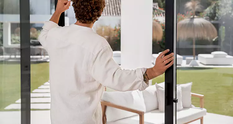 Fix Backyard Sliding Door Hard To Operate in Town 'n' Country, FL