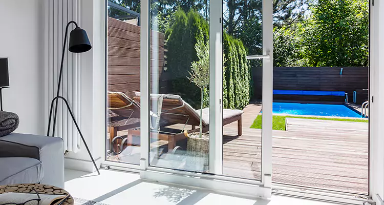 Fixing A Sliding Screen Door Roller in Town 'n' Country, FL