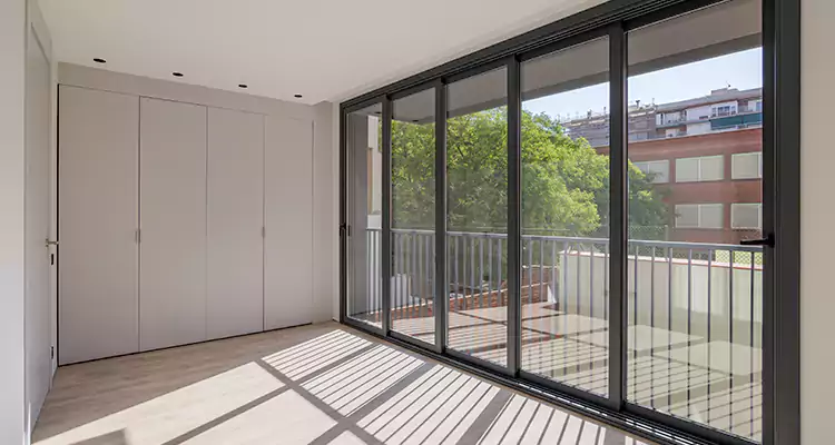 Fix Sliding Screen Door Track in Town 'n' Country, FL