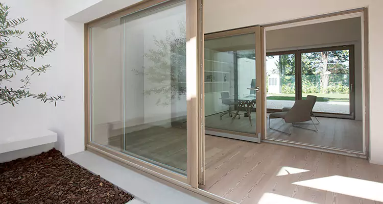 Sliding Screen Door Bottom Track Replacement in Town 'n' Country, FL